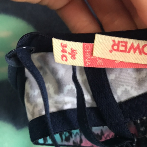 Bras - Picture 5 of 5